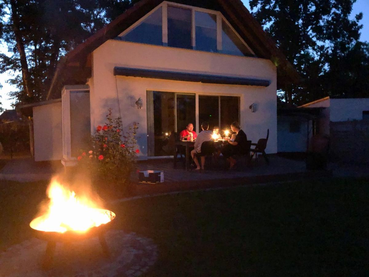 Ferienhaus Direkt An Der Spree Mit Whirlpool Und Sauna Berlin Exterior foto