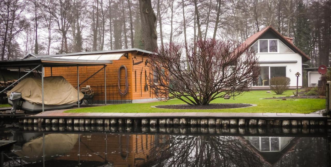 Ferienhaus Direkt An Der Spree Mit Whirlpool Und Sauna Berlin Exterior foto